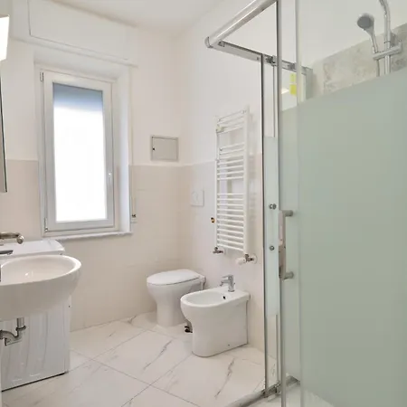 Guesthost - Sampierdarena Bright Apartment
