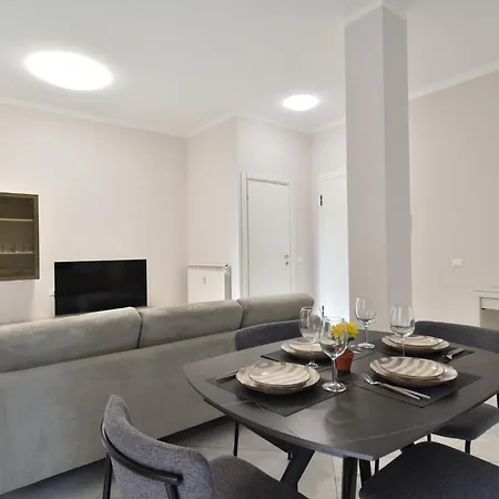 Apartment Guesthost - Sampierdarena Bright Genua