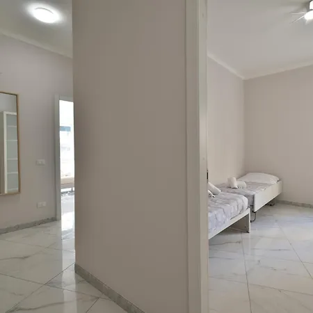 Guesthost - Sampierdarena Bright Apartment