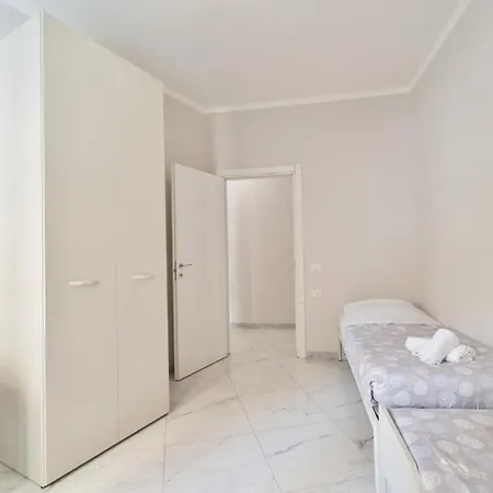 Guesthost - Sampierdarena Bright Apartment