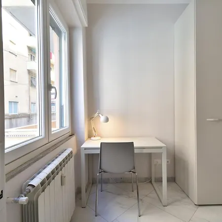 Guesthost - Sampierdarena Bright Apartment *