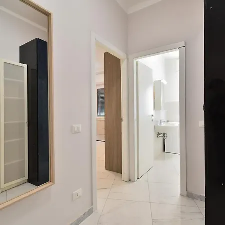Apartment Guesthost - Sampierdarena Bright Genua